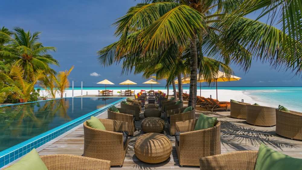 Thundi Pool Bar at Dhigufaru Island Resort thumbnail 4